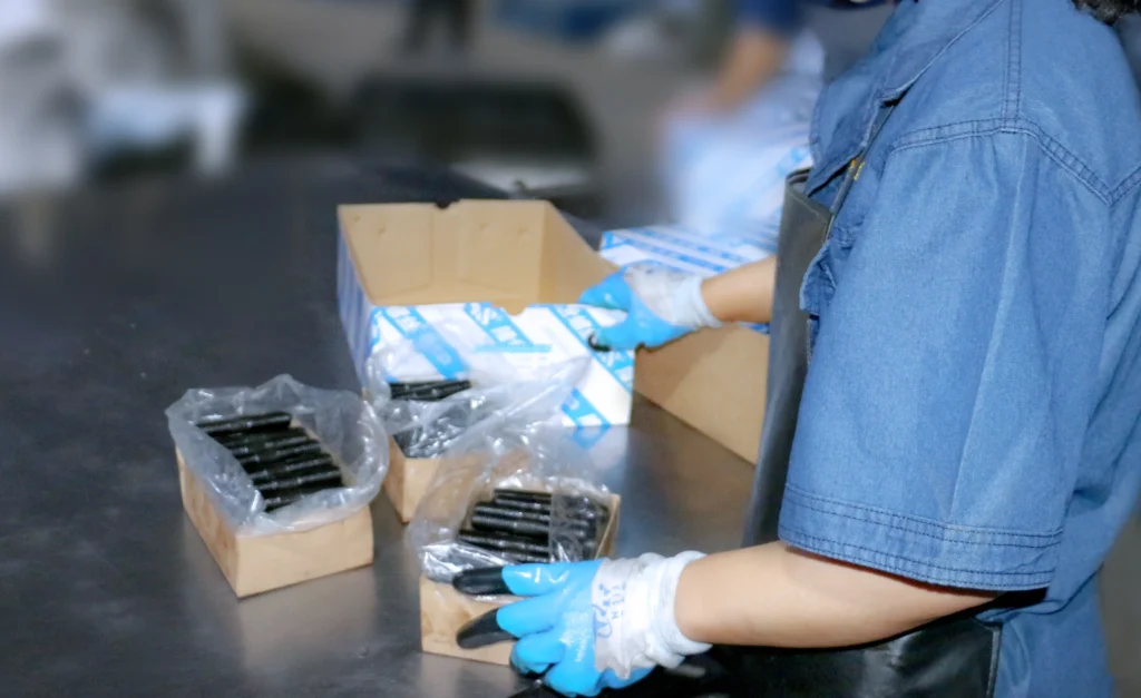 Official launch of the Longshi brand and professional fastener packaging in 2013.